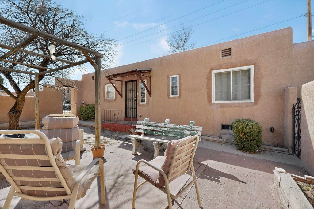 Image 27 of property listing at 2621 McEarl Avenue SE, Albuquerque, NM 87106