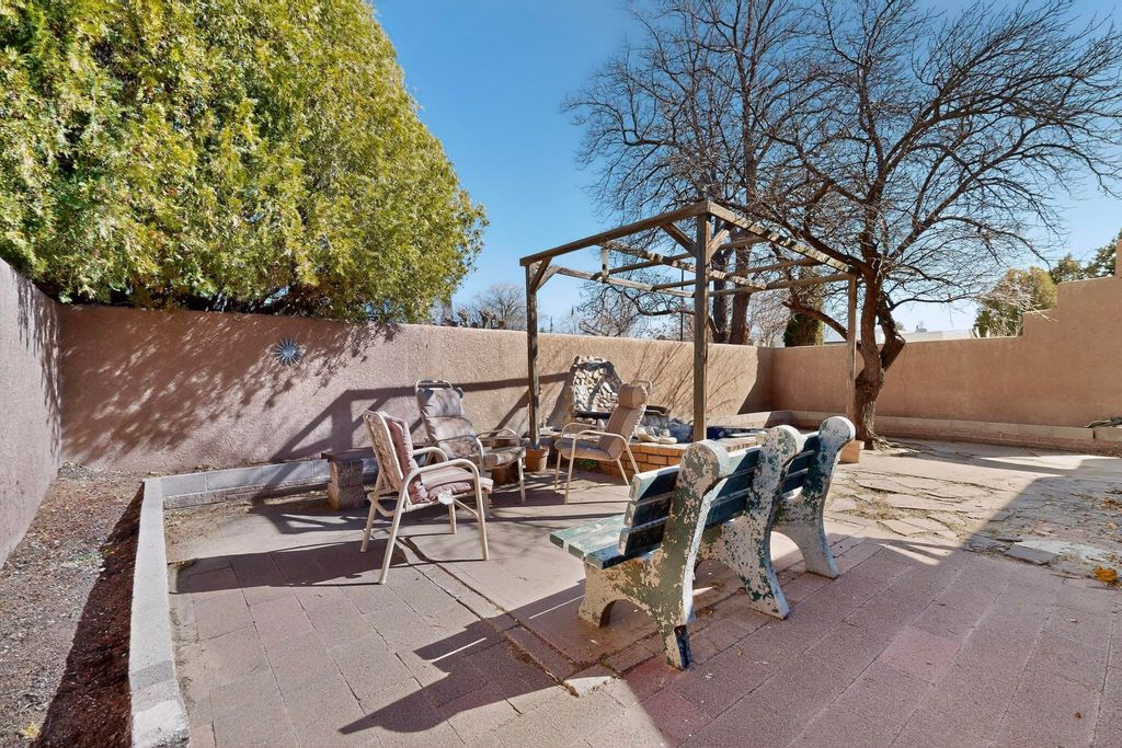 Image 28 of property listing at 2621 McEarl Avenue SE, Albuquerque, NM 87106