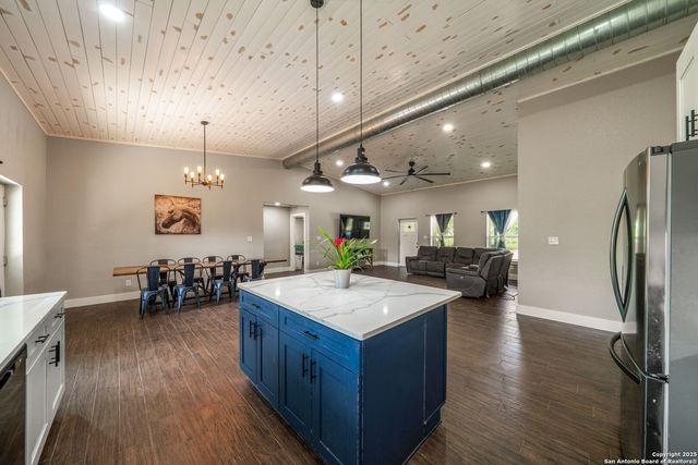 332 County Road 423, Stockdale, TX 78160