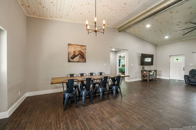 332 County Road 423, Stockdale, TX 78160