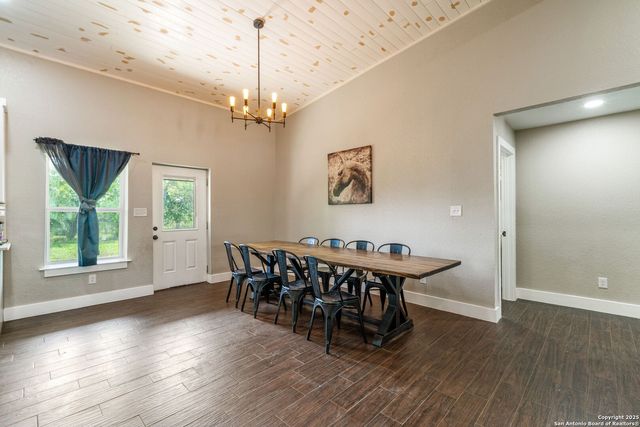 332 County Road 423, Stockdale, TX 78160