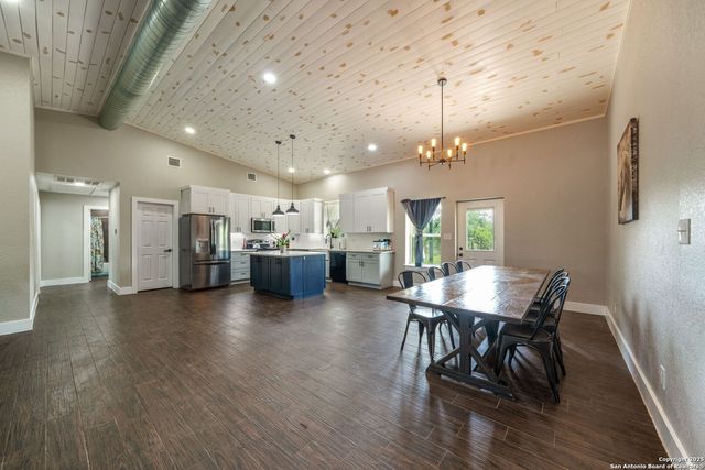 332 County Road 423, Stockdale, TX 78160