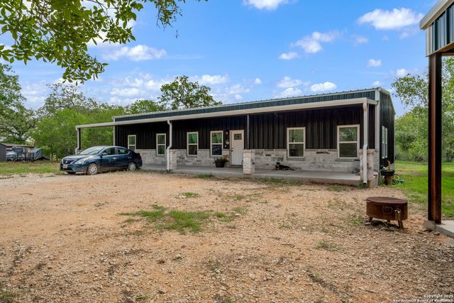 332 County Road 423, Stockdale, TX 78160