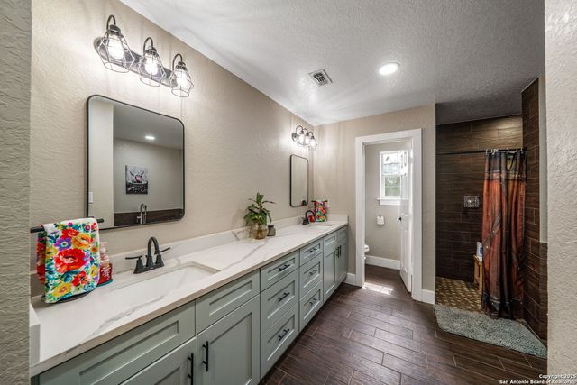 332 County Road 423, Stockdale, TX 78160