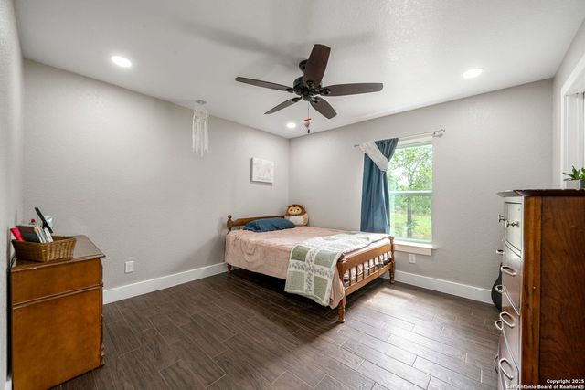 332 County Road 423, Stockdale, TX 78160