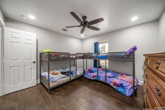 332 County Road 423, Stockdale, TX 78160