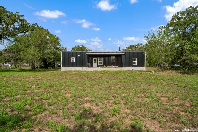 332 County Road 423, Stockdale, TX 78160