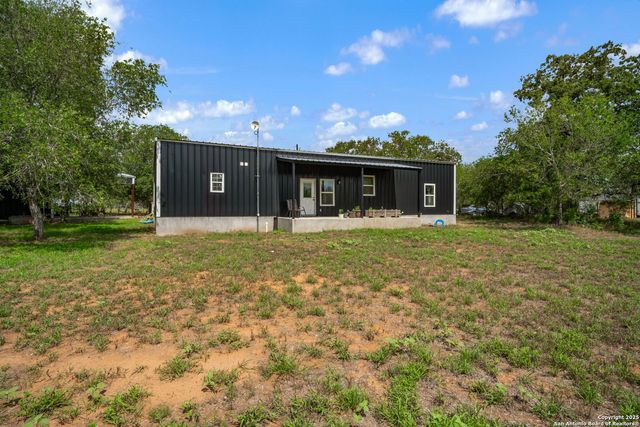 332 County Road 423, Stockdale, TX 78160
