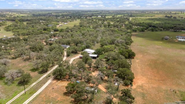 332 County Road 423, Stockdale, TX 78160
