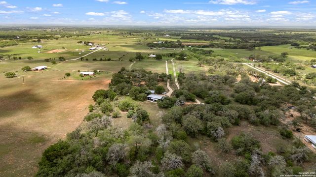 332 County Road 423, Stockdale, TX 78160