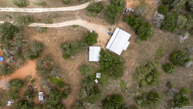 332 County Road 423, Stockdale, TX 78160