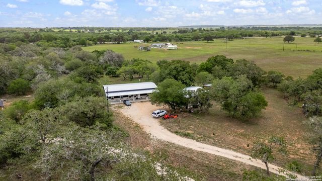 332 County Road 423, Stockdale, TX 78160