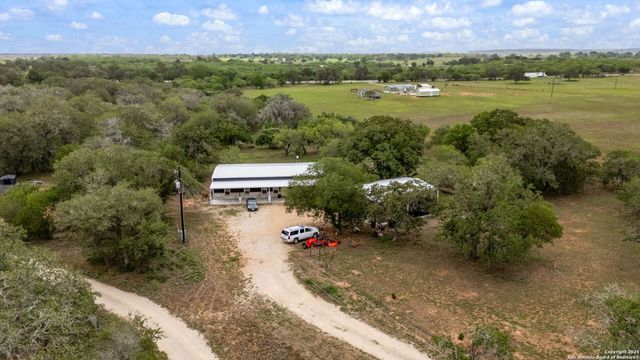332 County Road 423, Stockdale, TX 78160