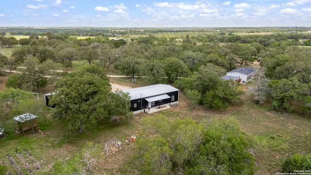 332 County Road 423, Stockdale, TX 78160