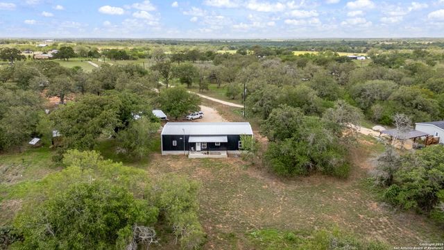 332 County Road 423, Stockdale, TX 78160