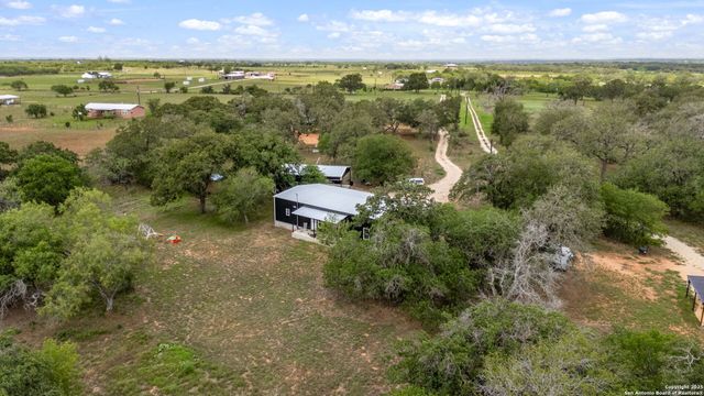 332 County Road 423, Stockdale, TX 78160