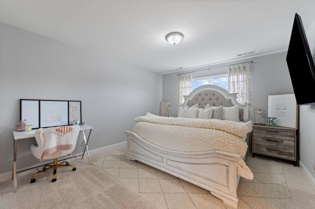 14 Bristol Ct, Lebanon, TN 37090