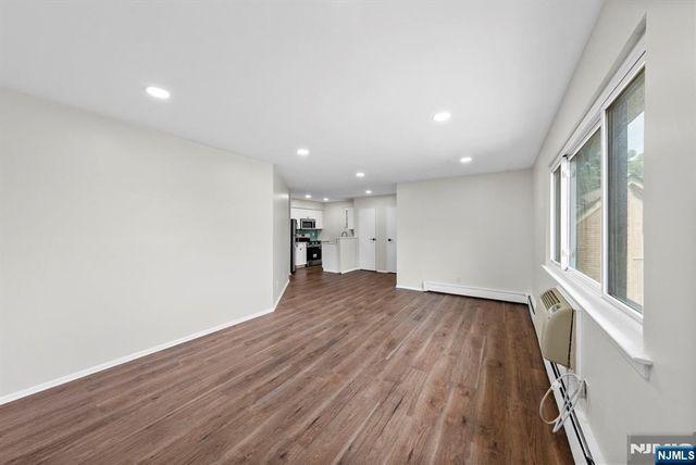 88 Boulevard 304, Passaic, NJ 07055