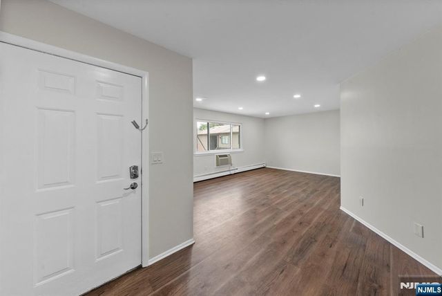 88 Boulevard 304, Passaic, NJ 07055