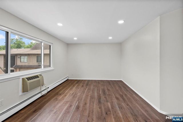 88 Boulevard 304, Passaic, NJ 07055