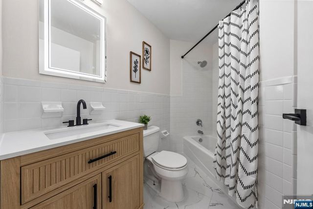 88 Boulevard 304, Passaic, NJ 07055