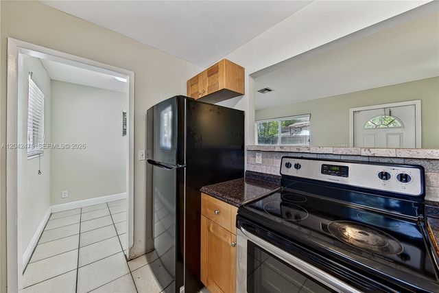 606 SW 16th St Rear Cottage, Fort Lauderdale, FL 33315