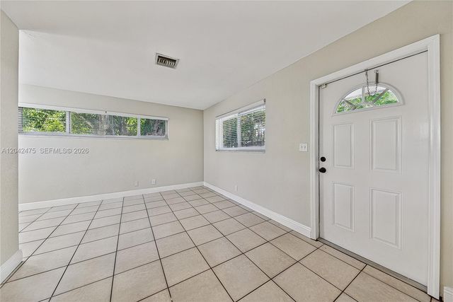 606 SW 16th St Rear Cottage, Fort Lauderdale, FL 33315