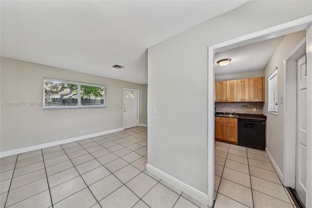 606 SW 16th St Rear Cottage, Fort Lauderdale, FL 33315