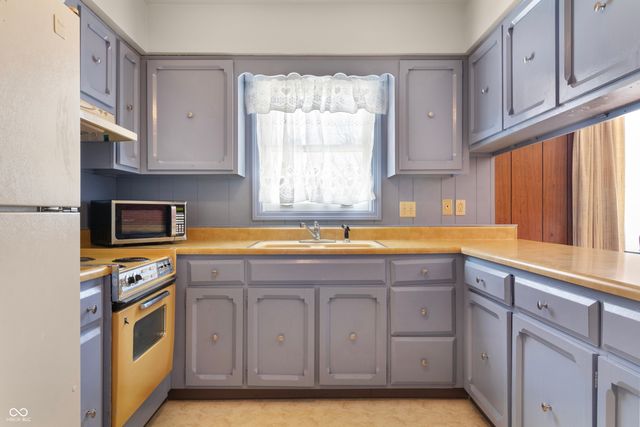 825 Reda Road, Indianapolis, IN 46227