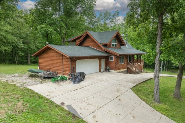 6059 28 Avenue Drive, Vinton, IA 52349