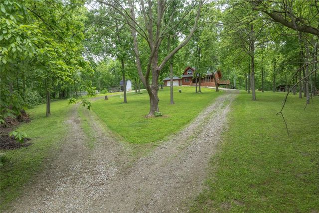 6059 28 Avenue Drive, Vinton, IA 52349