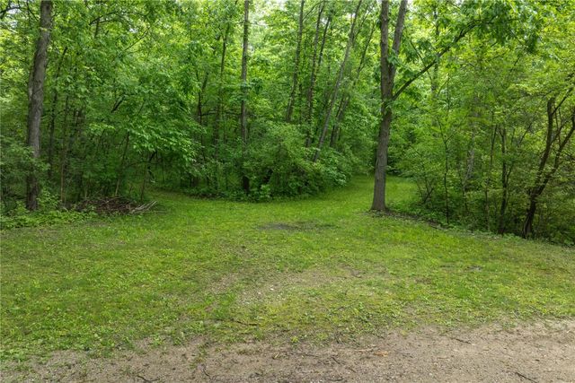 6059 28 Avenue Drive, Vinton, IA 52349