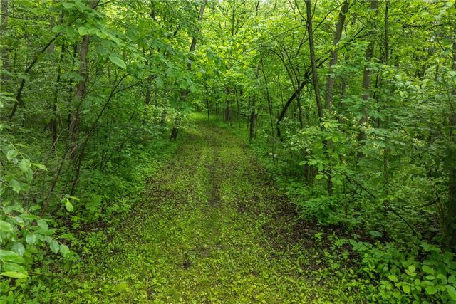 6059 28 Avenue Drive, Vinton, IA 52349