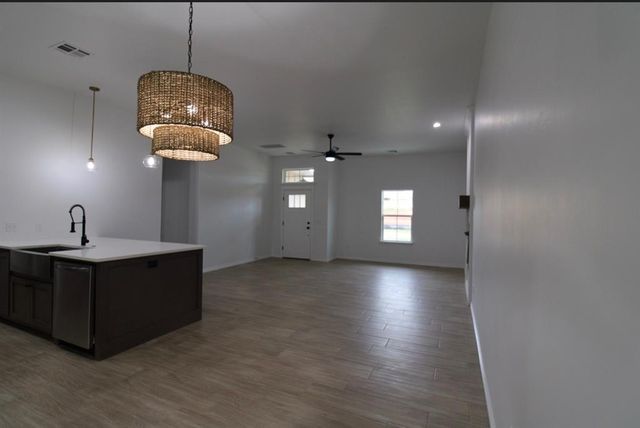 130 Mountain Laurel Way, Noble, OK 73068