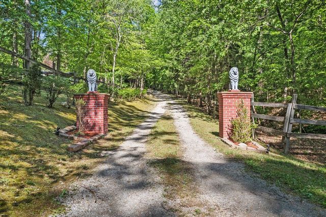 1050 Holcomb Cir, Kingston Springs, TN 37082