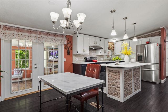 1050 Holcomb Cir, Kingston Springs, TN 37082