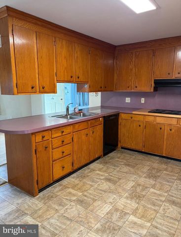 1054 RIDGE RD, Elizabethtown, PA 17022