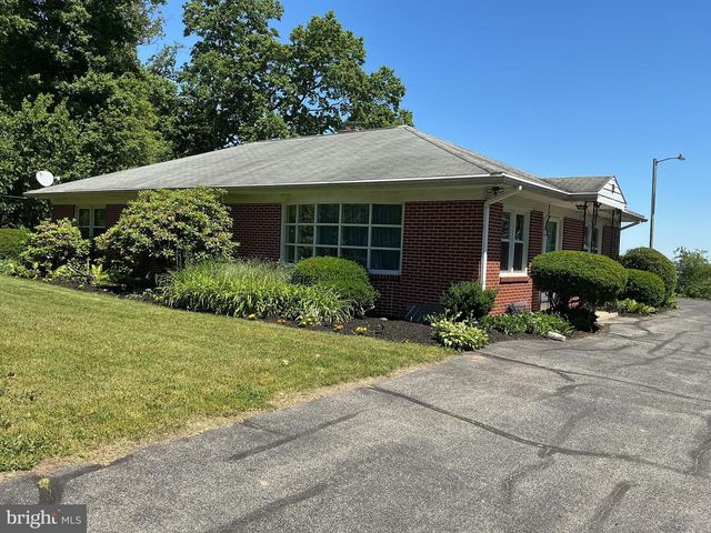 1054 RIDGE RD, Elizabethtown, PA 17022