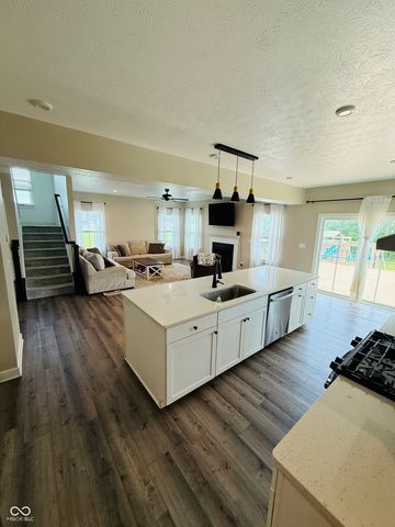 237 Briar Creek Lane, Whiteland, IN 46184