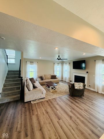 237 Briar Creek Lane, Whiteland, IN 46184
