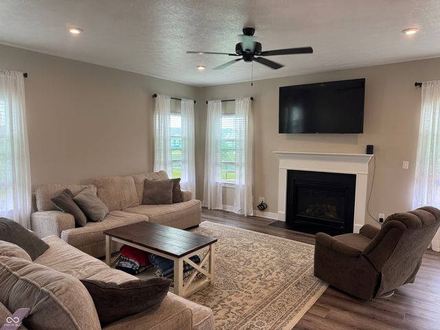 237 Briar Creek Lane, Whiteland, IN 46184