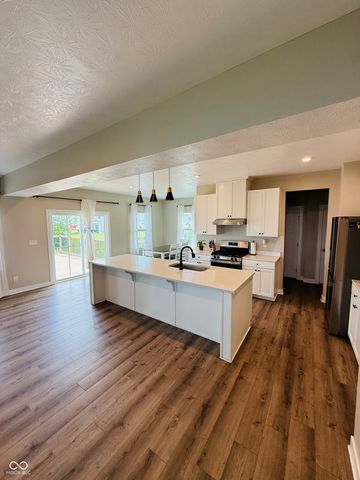 237 Briar Creek Lane, Whiteland, IN 46184