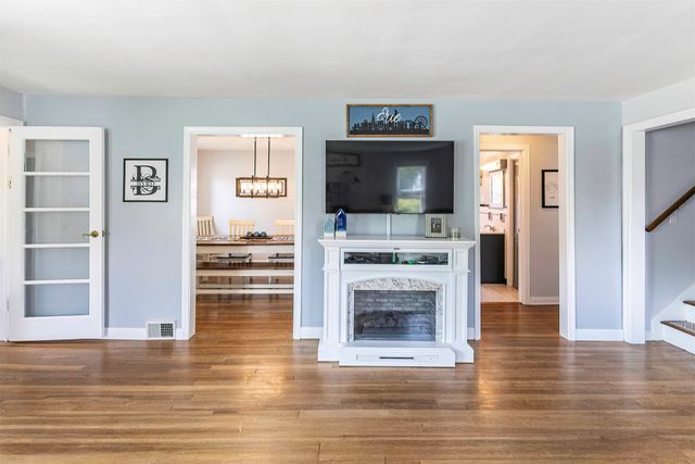 821 SAINT CLAIR Avenue, Erie, PA 16505