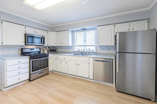 821 SAINT CLAIR Avenue, Erie, PA 16505