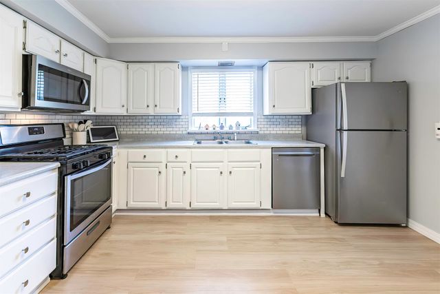 821 SAINT CLAIR Avenue, Erie, PA 16505