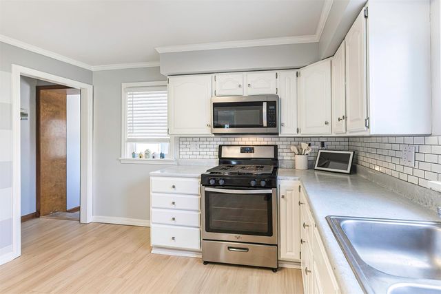 821 SAINT CLAIR Avenue, Erie, PA 16505