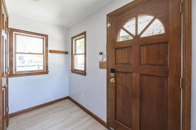 821 SAINT CLAIR Avenue, Erie, PA 16505