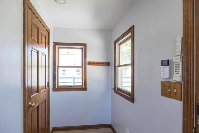 821 SAINT CLAIR Avenue, Erie, PA 16505
