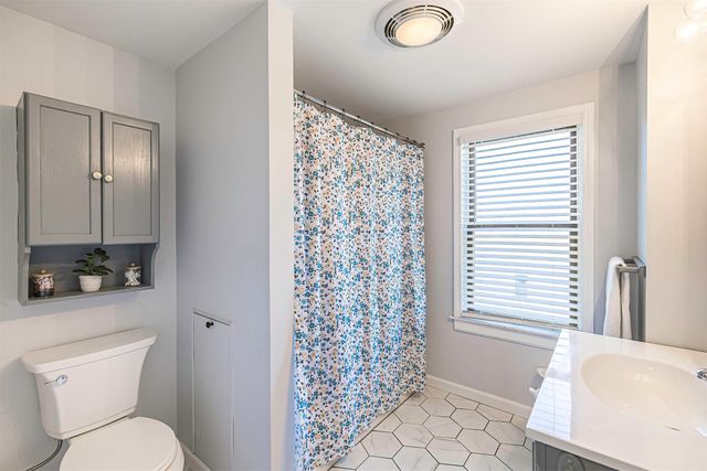 821 SAINT CLAIR Avenue, Erie, PA 16505