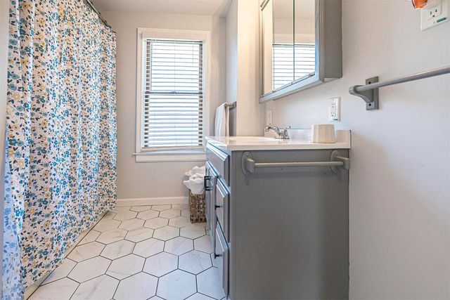 821 SAINT CLAIR Avenue, Erie, PA 16505